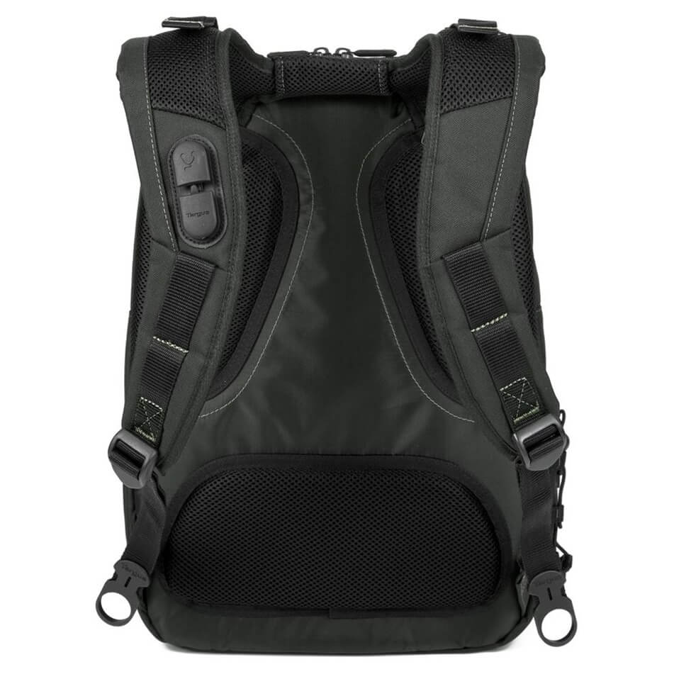 Targus EcoSpruce 15.6″ Backpack – Black (TBB013EU) — in use